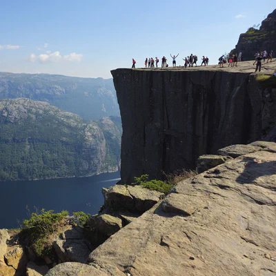 Suicide at Preikestolen vs Polish Media Pathology - On Standards of Humanity and National Weakness
